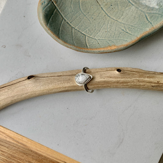 Howlite tear drop ring